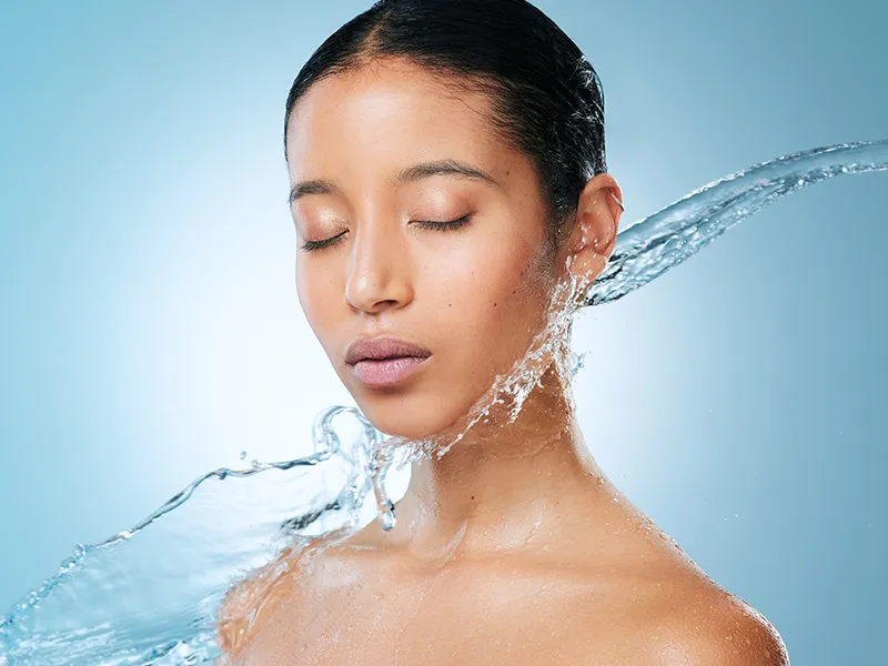 Hydro Aqua Facial treatment with water refreshing the skin